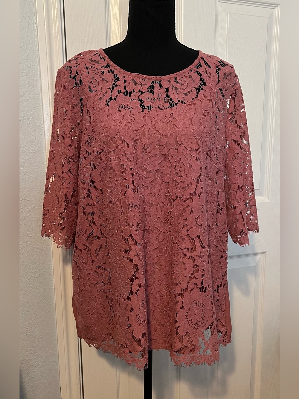 AUW Dusty Rose Floral Lace Blouse